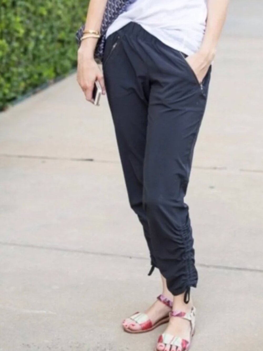 Athleta Aspire Blue Lightweight Ankle Length Cropped Pants w/ Ruched Sides Sz 6